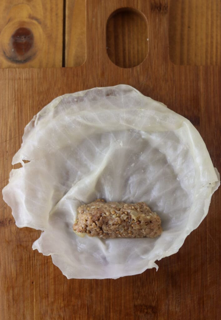 How and how much stuffing you should place on a single cabbage leaf before rolling up the cabbage roll.